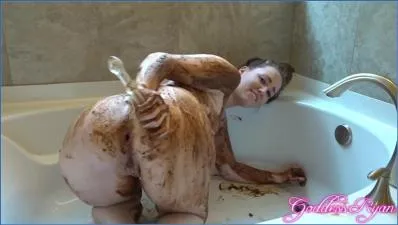 Goddess Ryan's Body Smear Shit Anal Glass Fuck - Free Vile Pissing