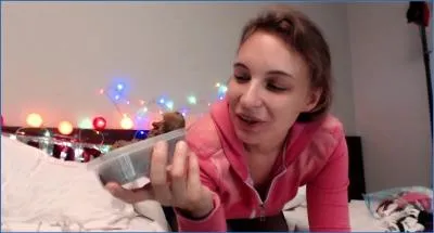 LittleMissKinky Unleashes Condom-free Shitting and Brutal Poop