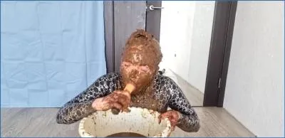 Scatlina Delivers Hardcore Piss and Shit in Abandoned Restaurant