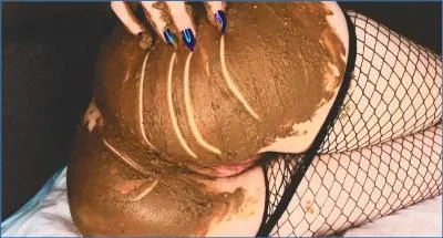 DirtyBetty's Hardcore Shitting and Smearing video