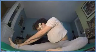 Love Rachelle in Ripping Yoga Farts and Hardcore Copro