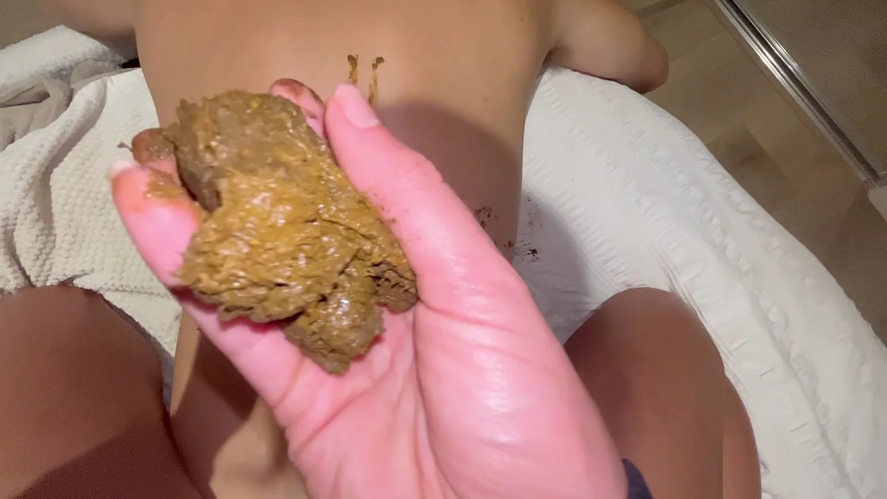 GymBunnyPoops Delivers Another No-Nonsense Femscat clip