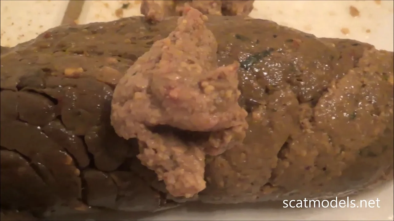 Natural Scat Girl's Barehanded Solo Mess in Sharp