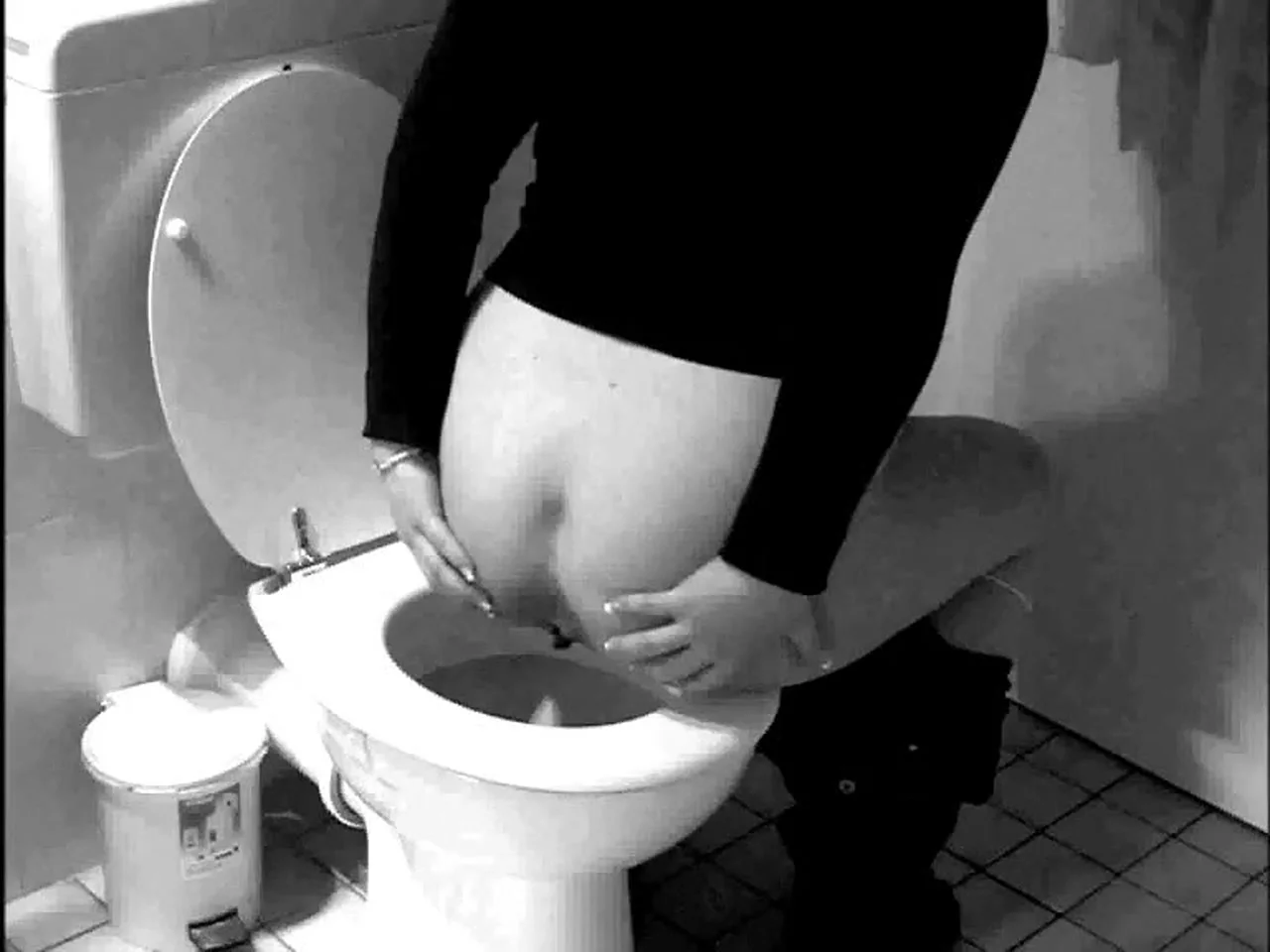 Nicole's No-Nonsense Solo: Squatting for a Thick Poop Load